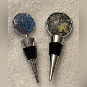 🆕 handcrafted Wine Stoppers - set of two